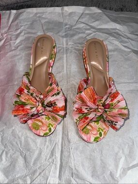 KELLY & KATIE AMIOT PLEATED BOW SANDALS